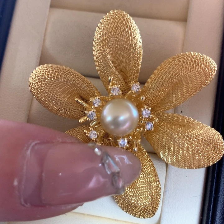 未镶嵌胸饰海水珍珠