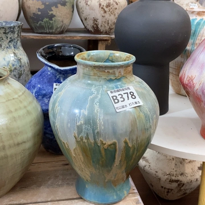 瓶景德镇陶瓷。景德镇