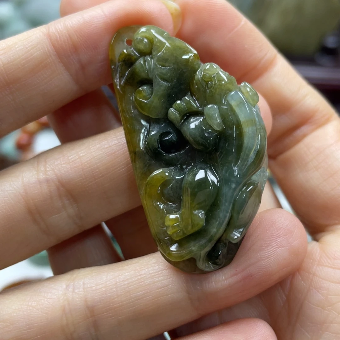 翡翠未镶嵌颈饰牌子