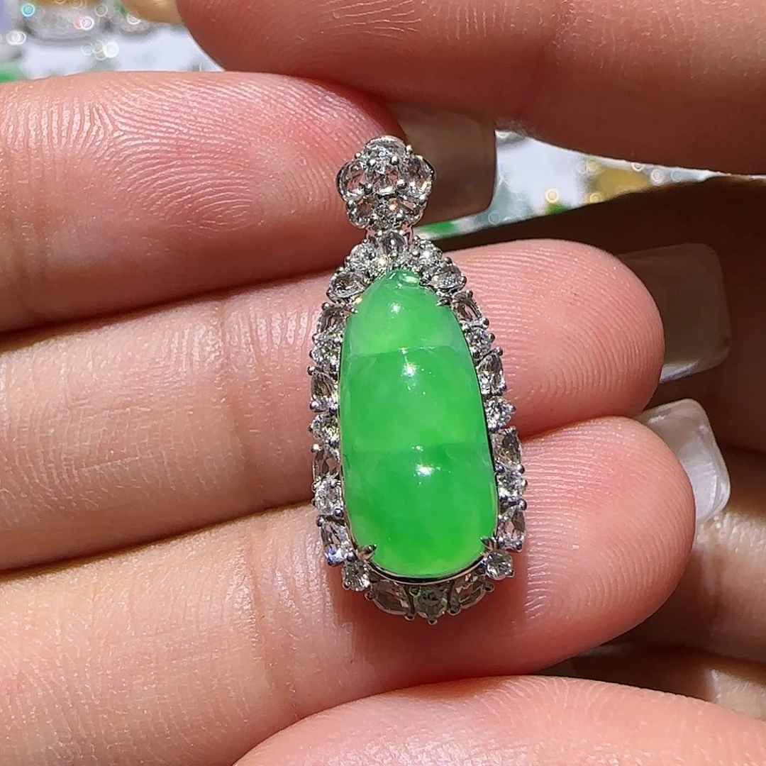 【闪购商品】颈饰18K金镶嵌翡翠天然
