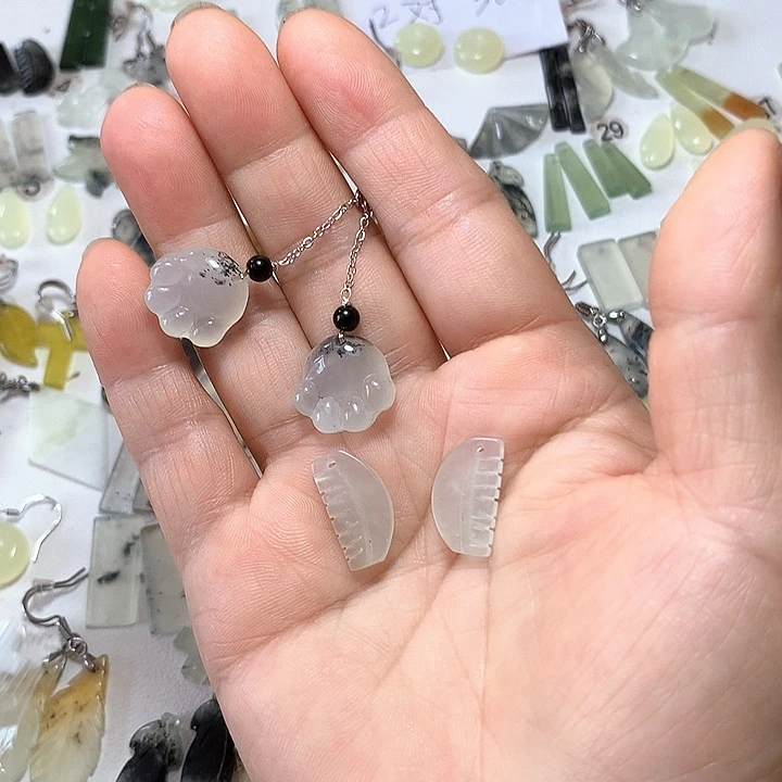 鹤***寻蛇纹石玉未镶嵌耳环