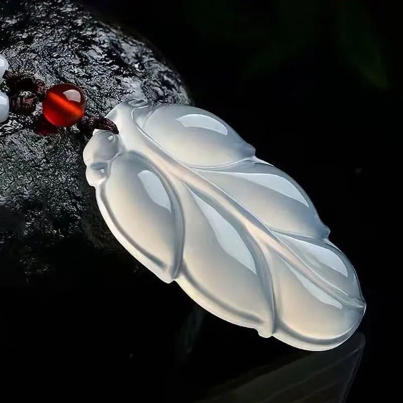 白色玛瑙金枝玉叶吊坠挂件