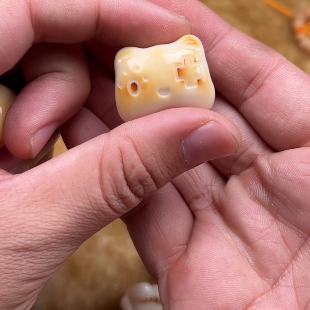 只买单纯的吊坠，没带链子，属的性质。