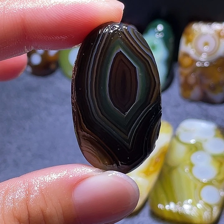 玛瑙/玉髓未镶嵌珠宝奇石