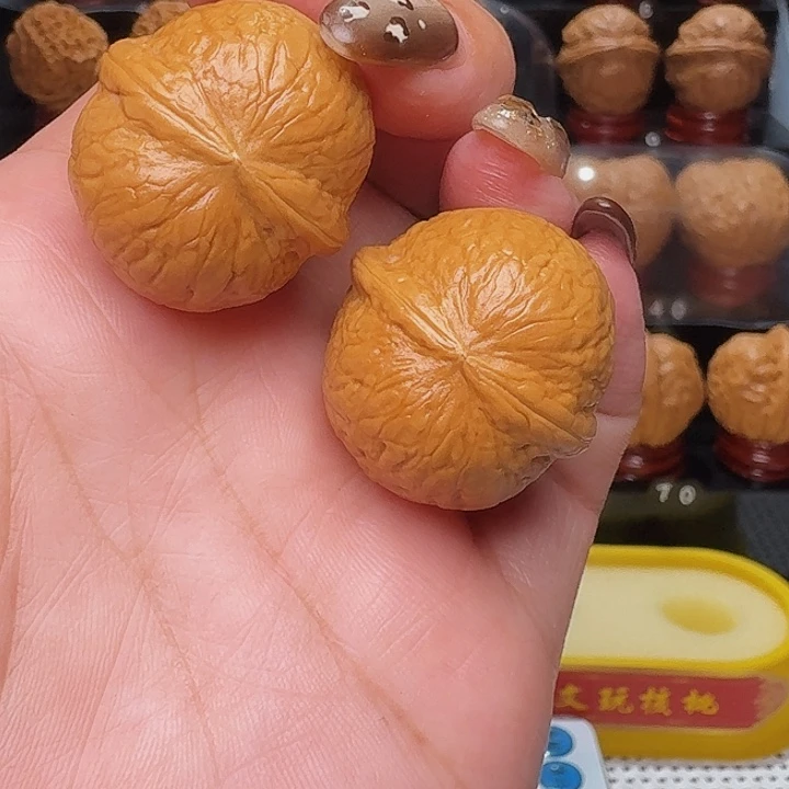 百***木文玩核桃把件晶玉…………188