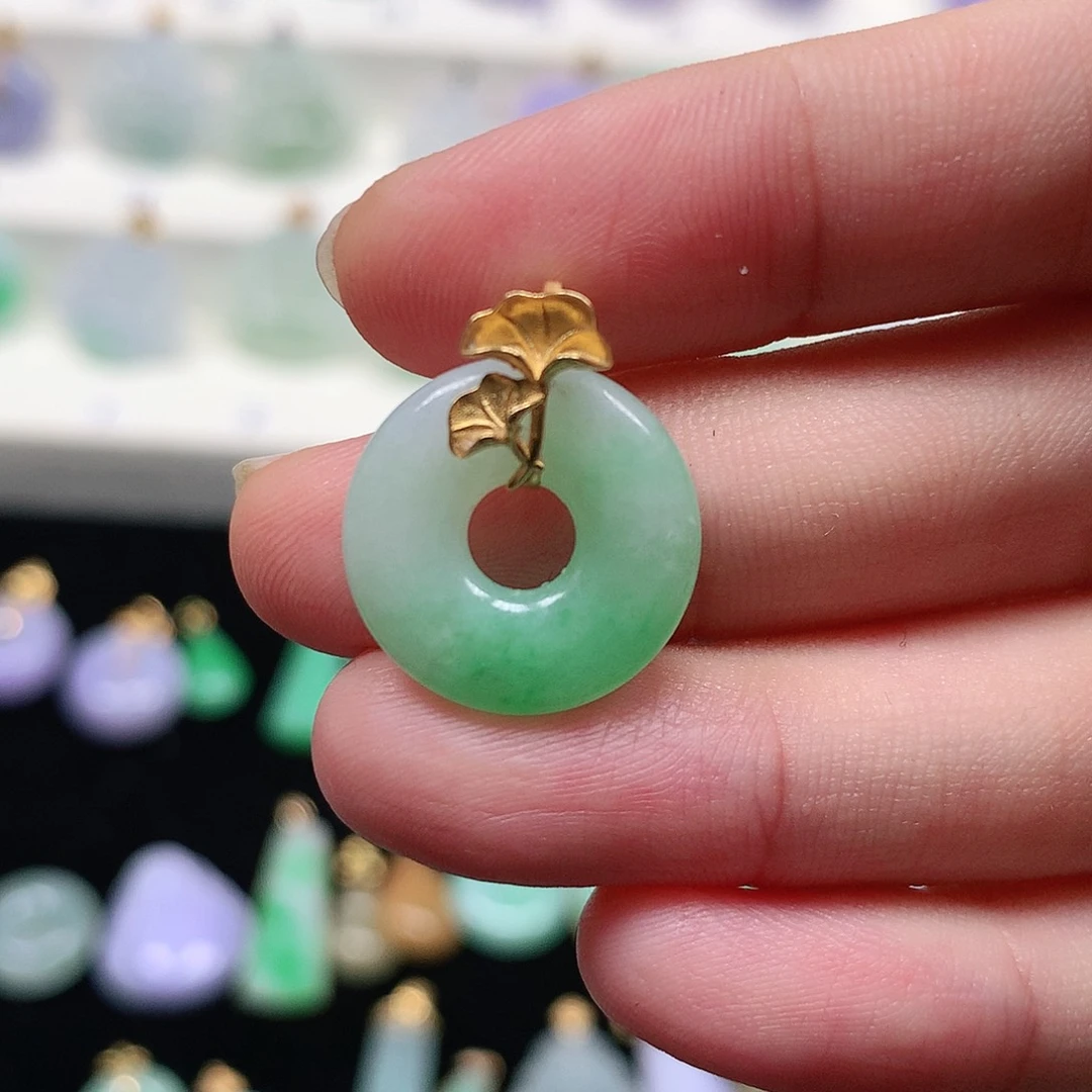 颈饰18K金镶嵌翡翠翡翠吊坠