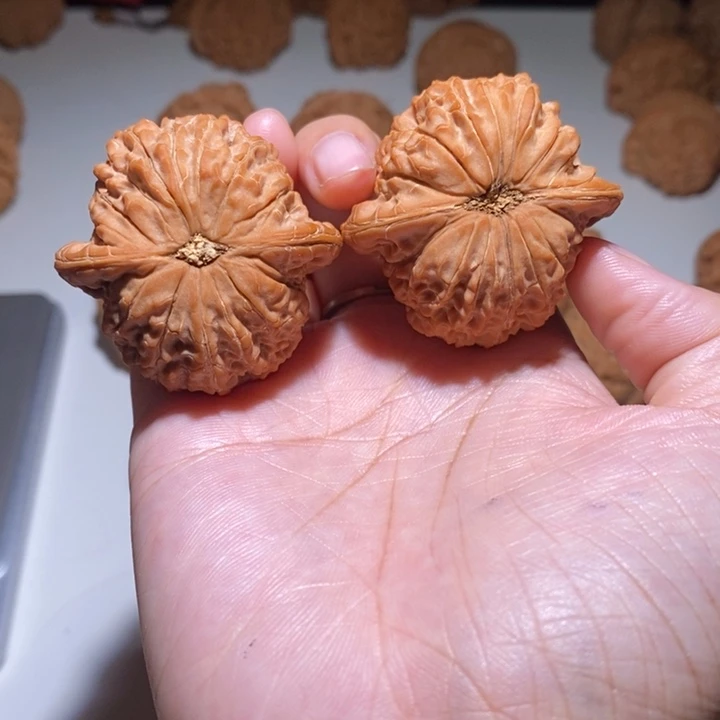 G***D文玩核桃吊坠血麒麟