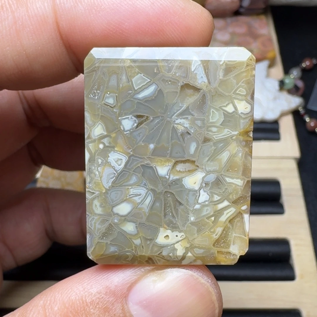 未镶嵌纯天然色有机玉石保真色硅化玉