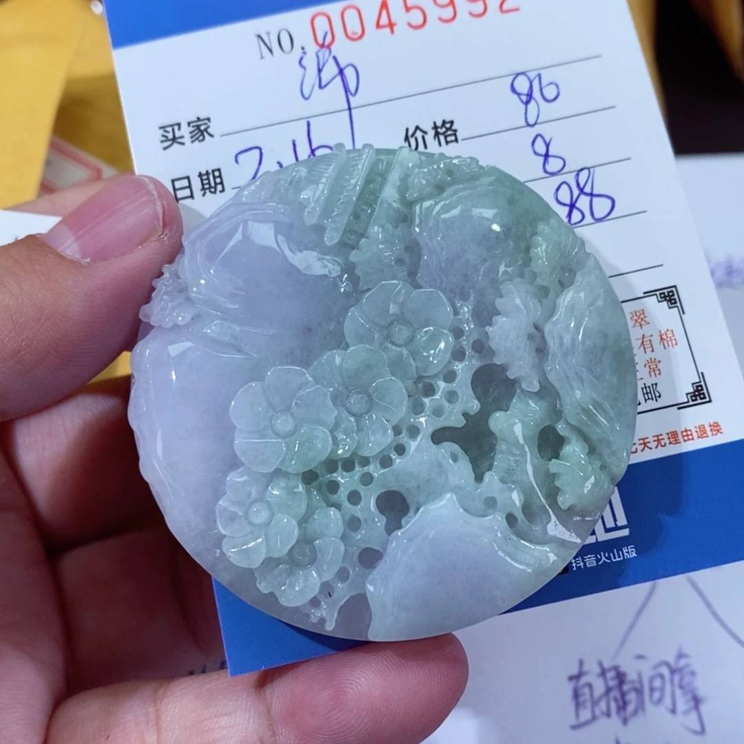 翡翠挂件未镶嵌是**吖