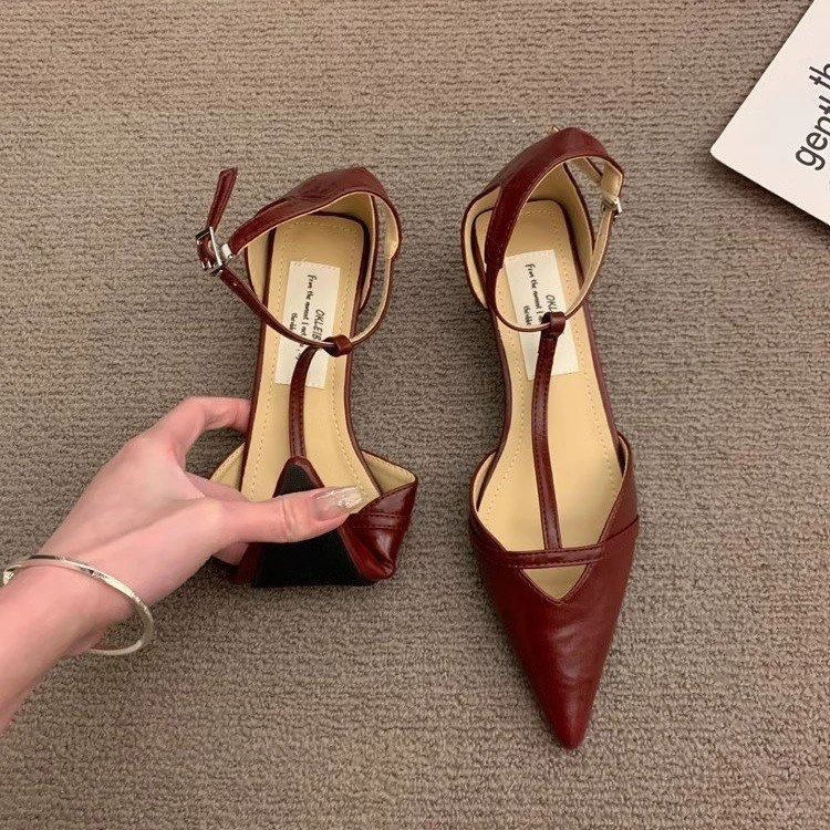 小众设计尖头猫跟脚腕扣带凉鞋女2025年夏季新款时尚气质百搭单鞋