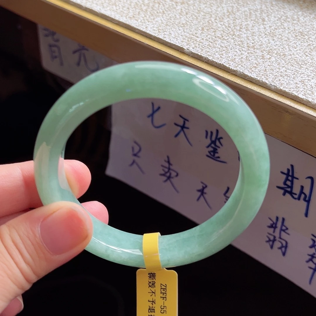 翡翠手镯未镶嵌手镯