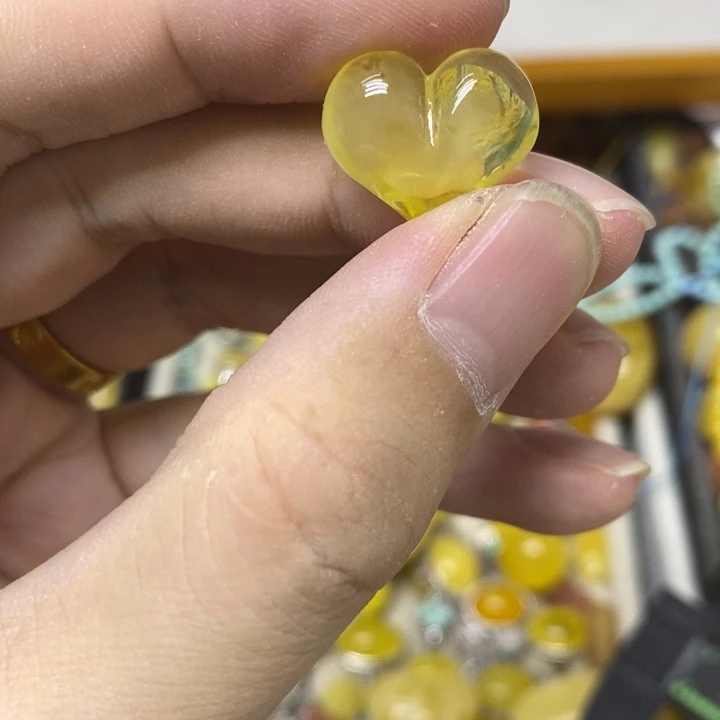 蜜蜡未镶嵌裸石吊坠
