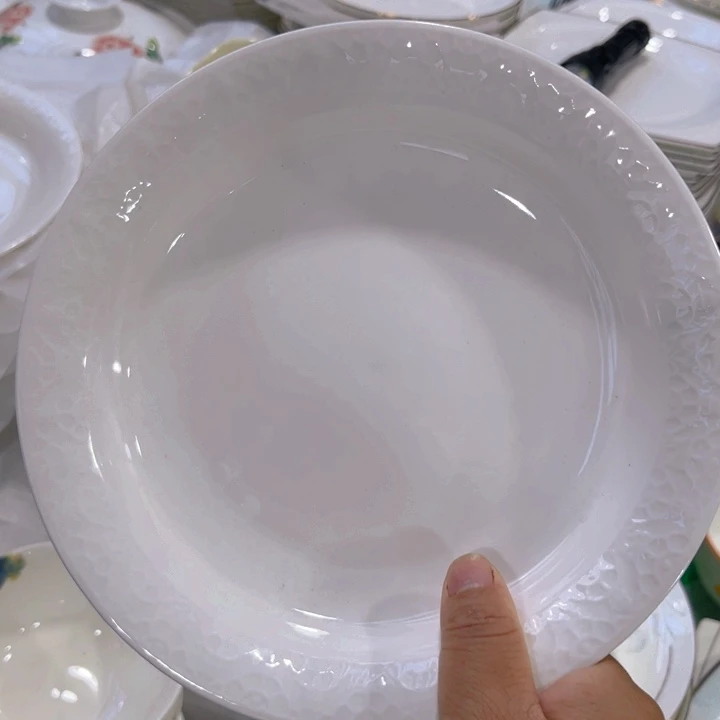 瓷片浮雕八寸深盘四个微瑕