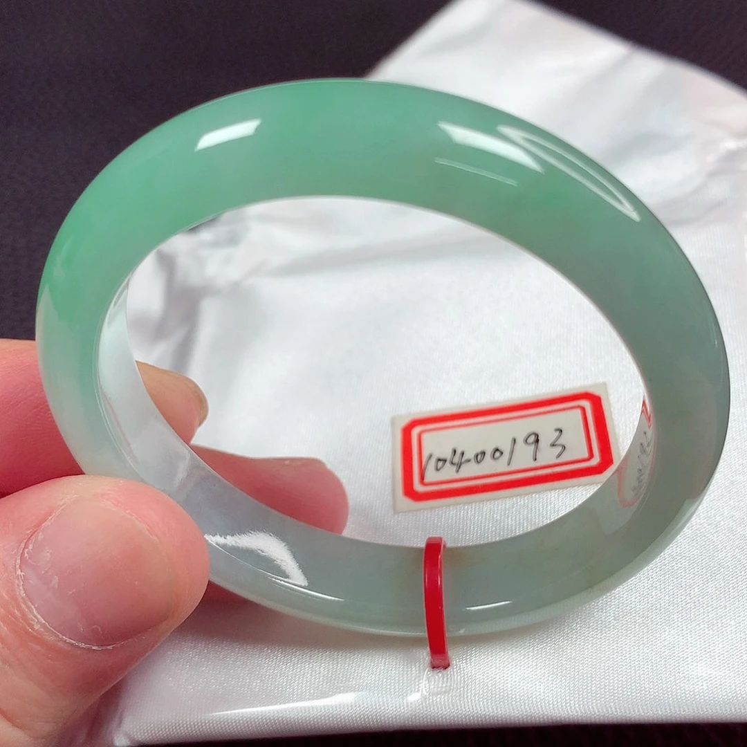 翡翠手镯（圆镯）未镶嵌天然翡翠手镯