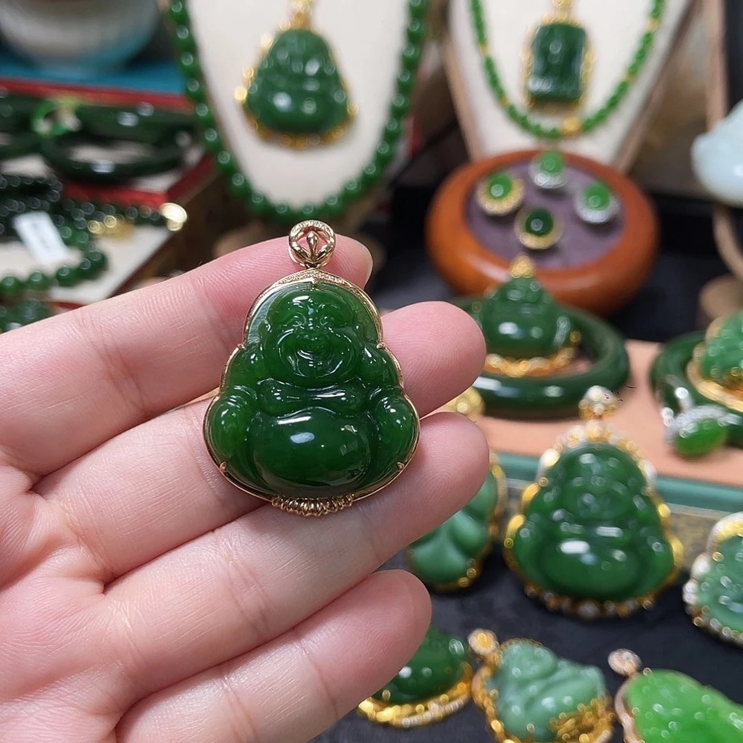 和田玉（碧玉）18K金镶嵌颈饰辣绿佛公30