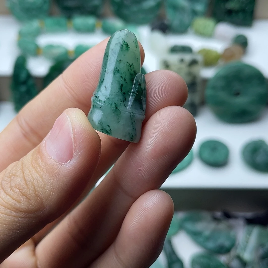 独山玉未镶嵌挂件