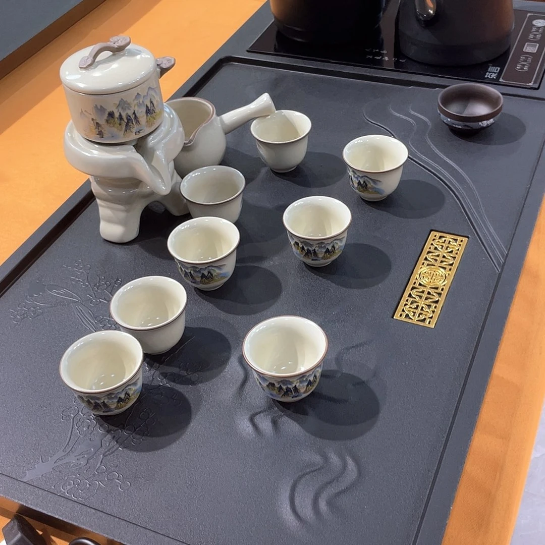 盘茶盘的形状有着相似与相同特点两