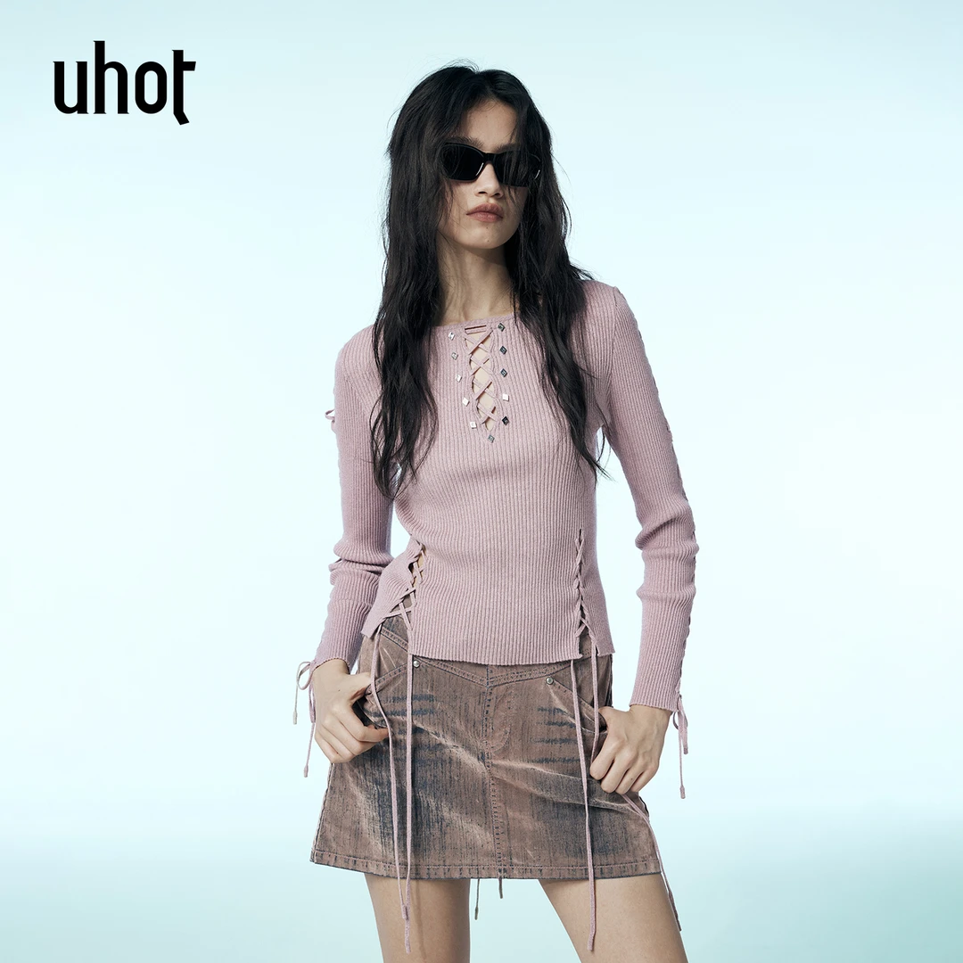 UHOT/诱货粉色重工交叉绑带撞金属装饰针织衫女甜美百搭UWWA2Z085