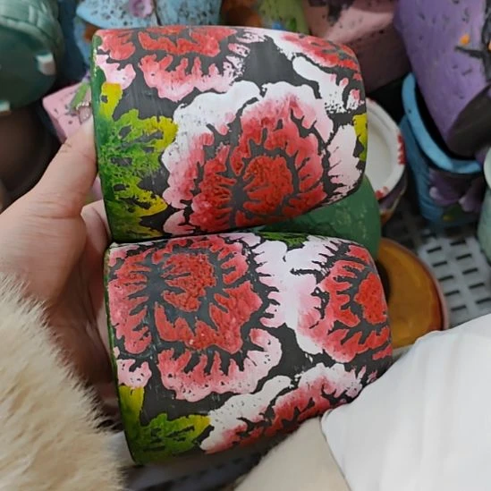 当场凑满15发货，不凑不发，花盆盆口不方不圆有针孔黑点矿点是正常