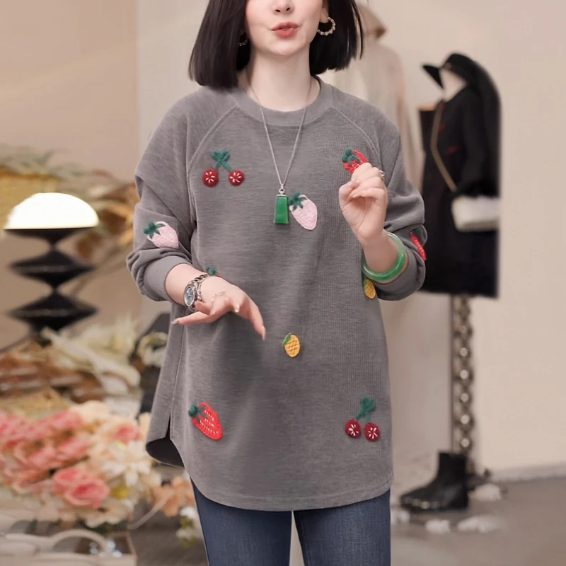 2025秋季新款女灰色套头卫衣时尚减龄宽松显瘦草莓刺绣加厚上衣