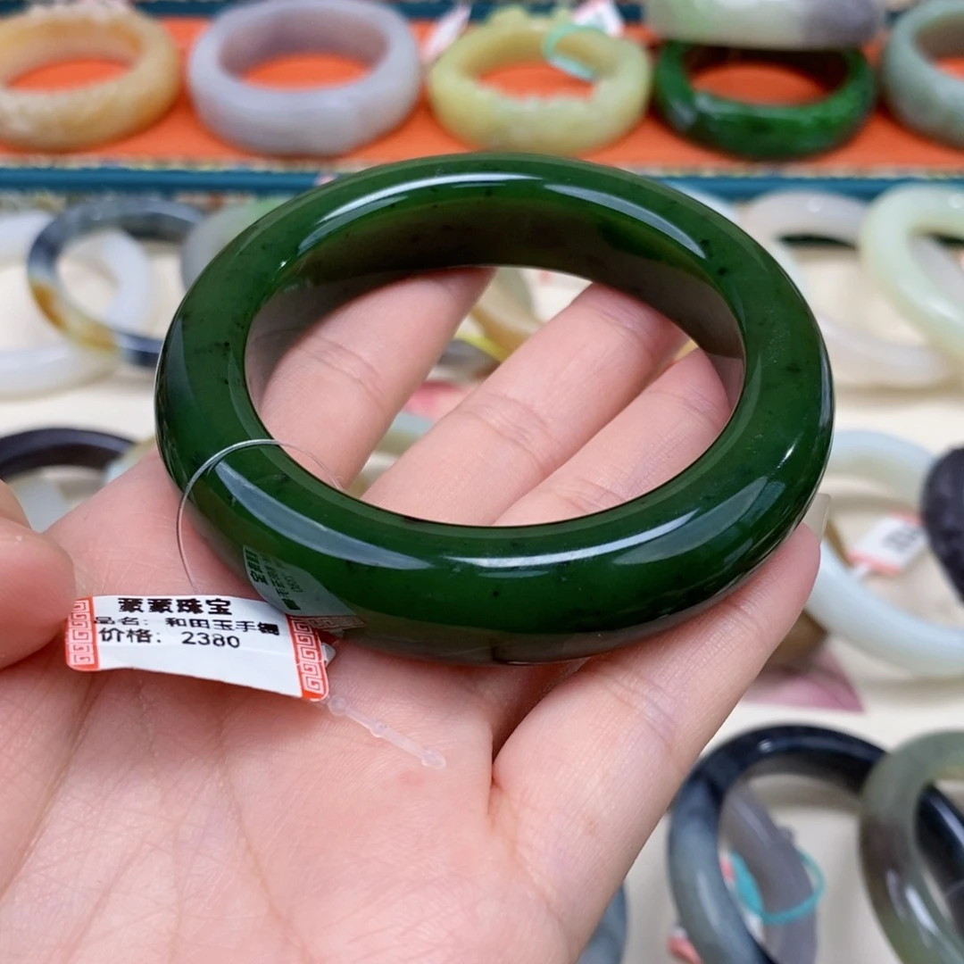 程***c未镶嵌手镯和田玉56