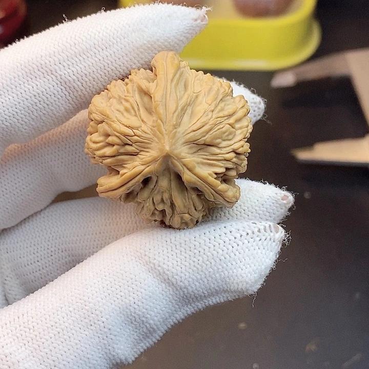 喵***喵文玩核桃吊坠瑕疵单只不退不换