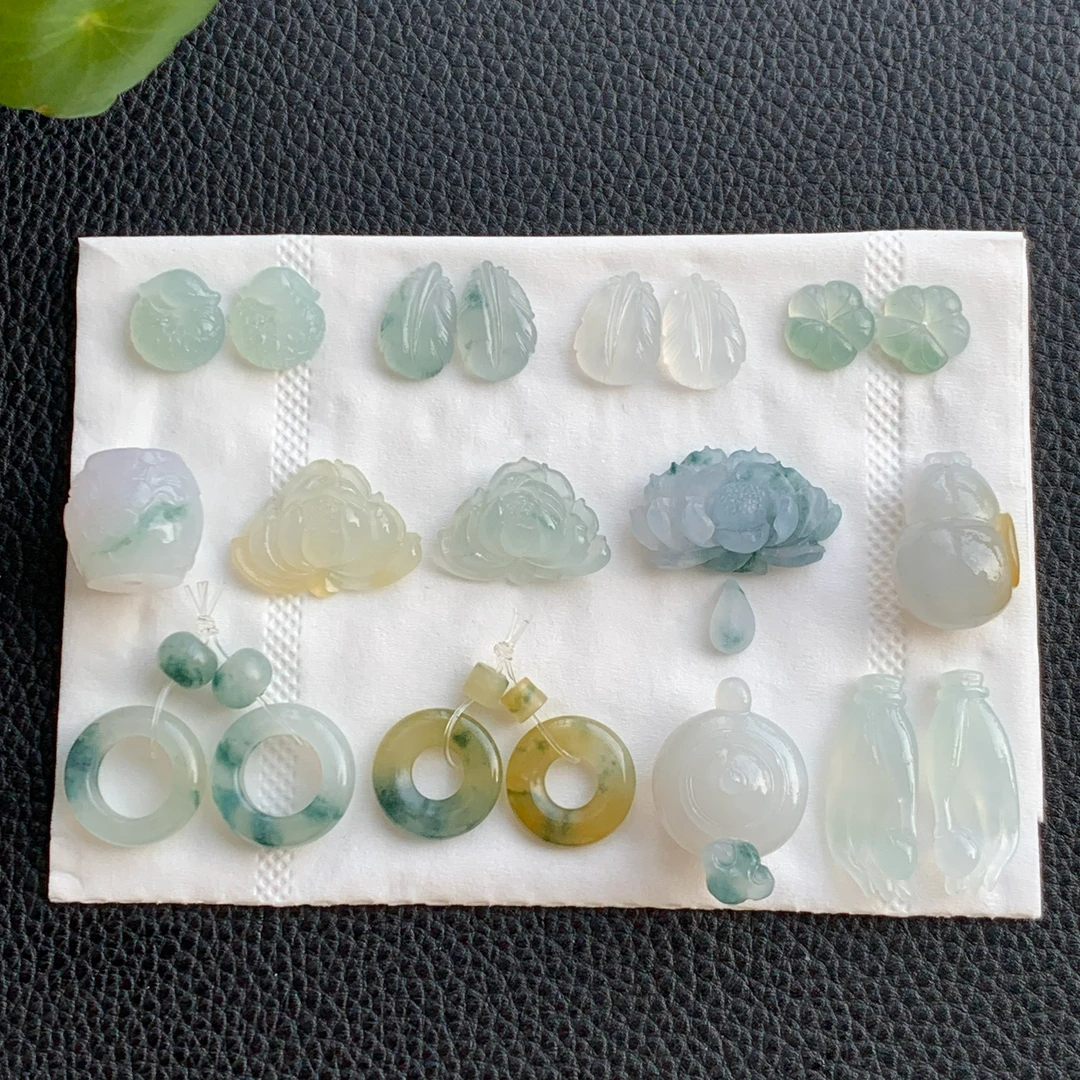 【‌新粉福利】天然翡翠A货小特色吊坠 定制毛货未抛光 多样性发其一