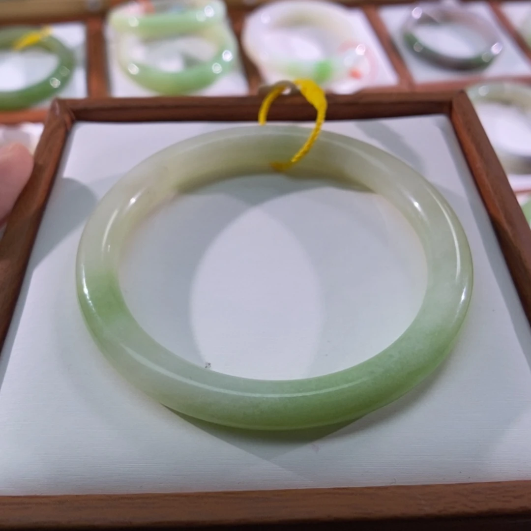 【闪购商品】未镶嵌手镯和田玉