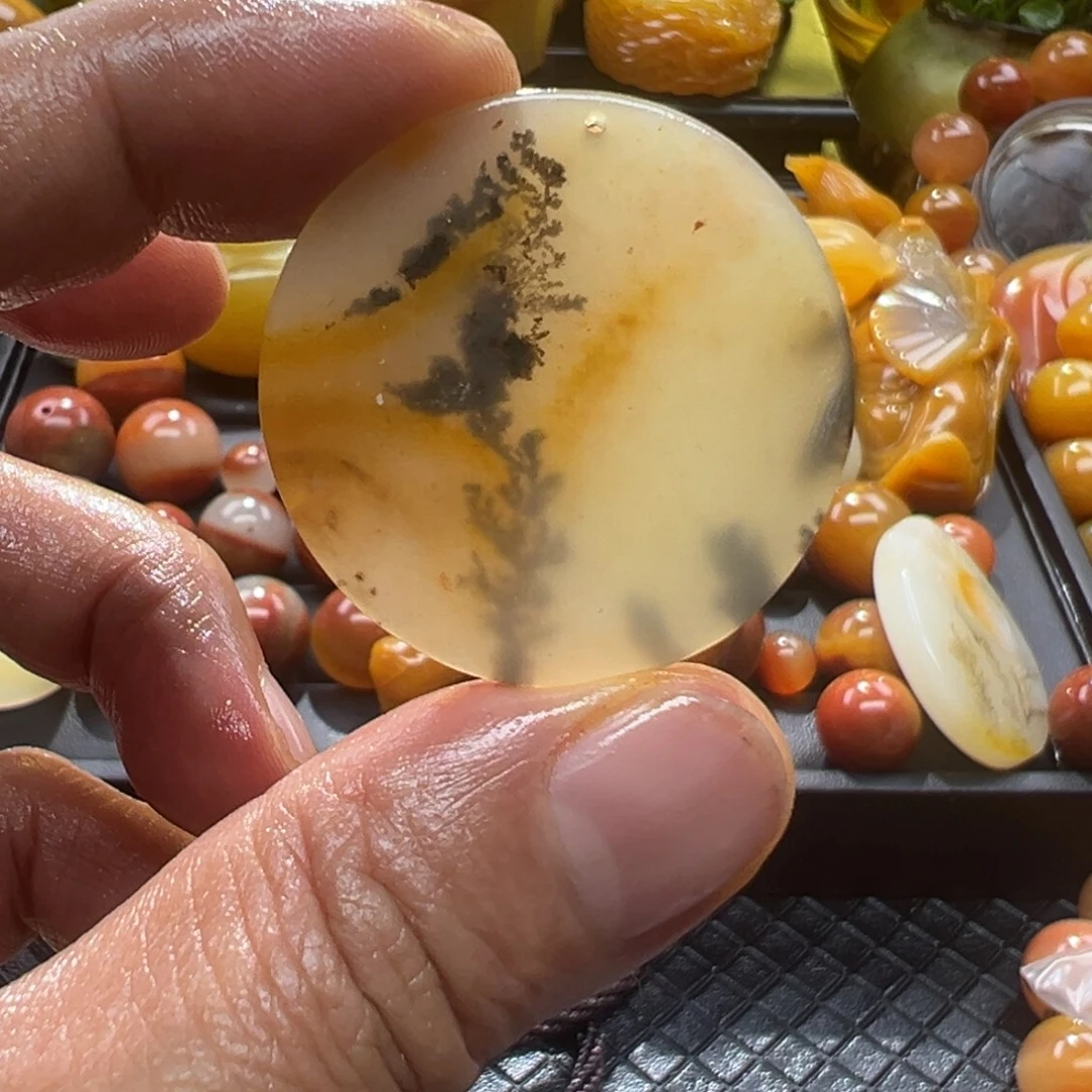 石英质玉未镶嵌颈饰