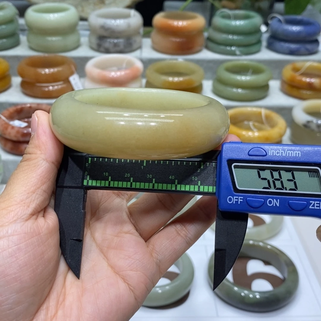 石英岩玉未镶嵌手镯