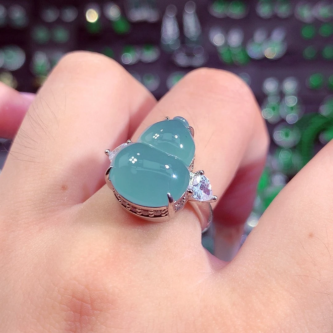 翡翠未镶嵌颈饰挂件