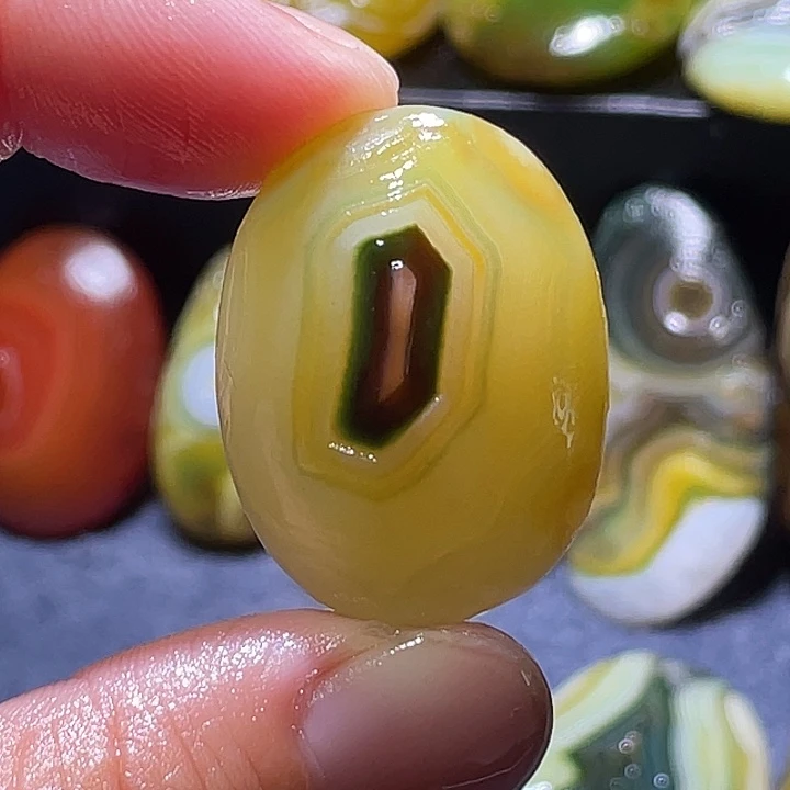 玛瑙/玉髓未镶嵌珠宝奇石