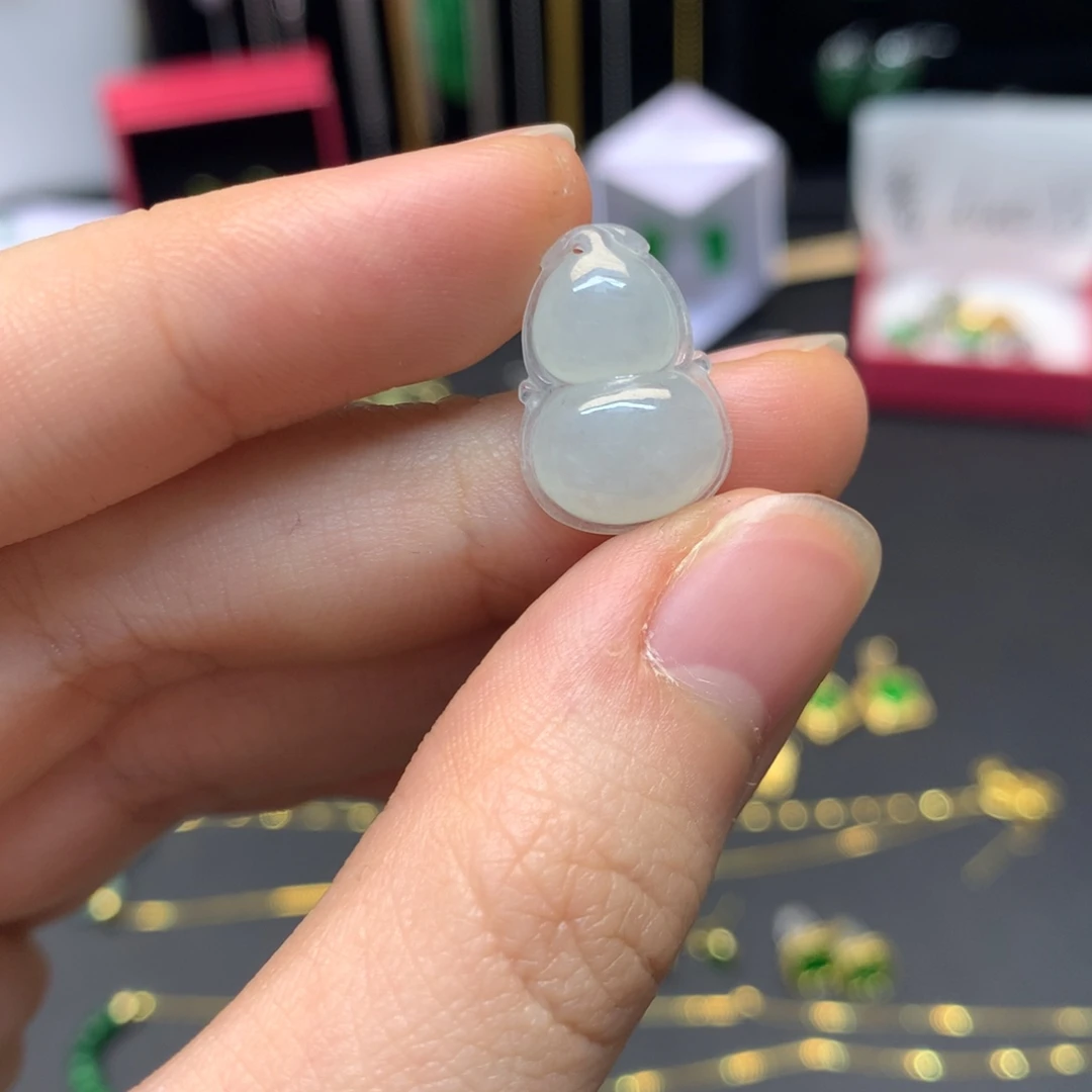 翡翠未镶嵌颈饰有纹裂