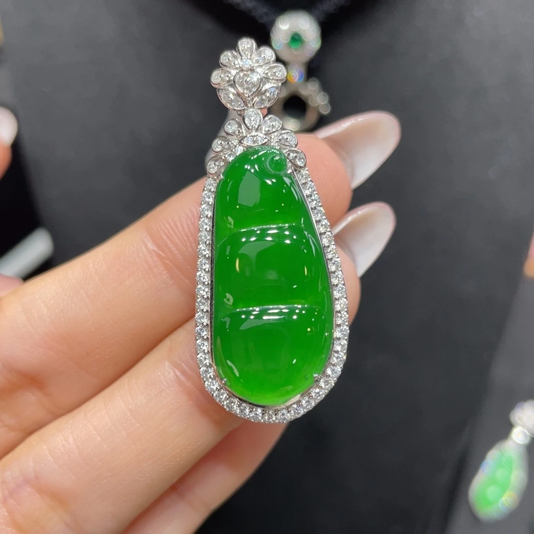 翡翠颈饰18K金镶嵌天然缅甸翡翠a货