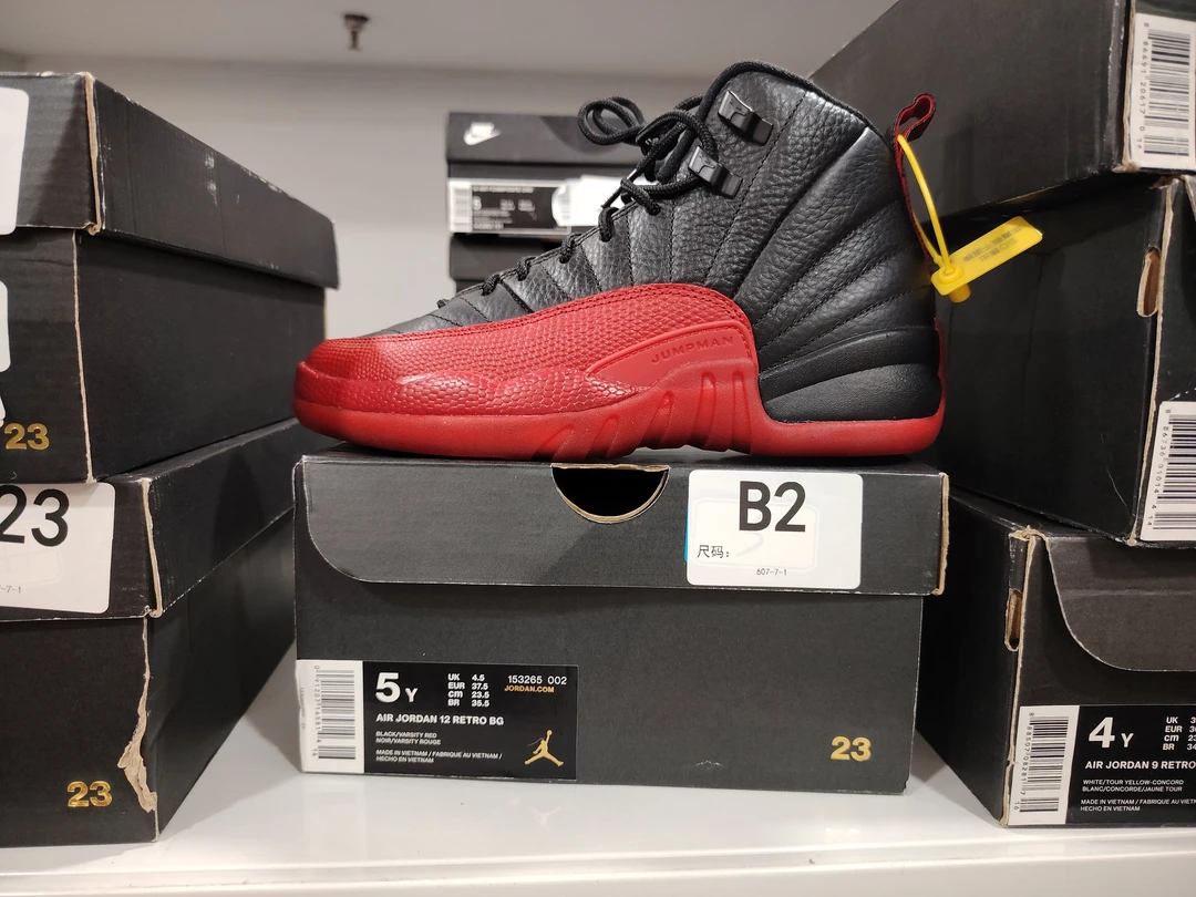 NIKE AJ12黑红高帮 37.5码 全新原盒 sun 1.4 B2