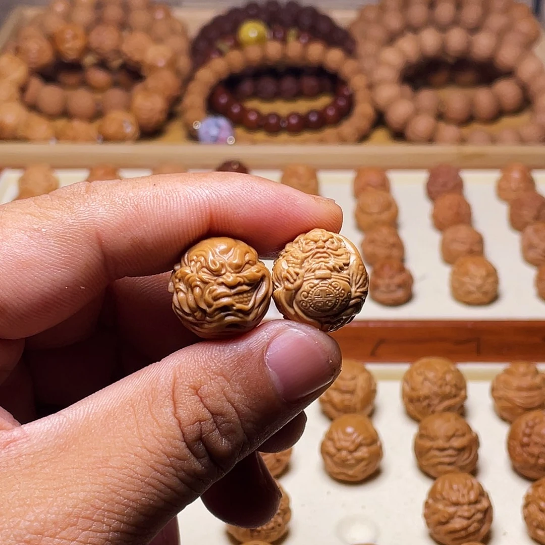 约***定18左右猴头核桃雕刻