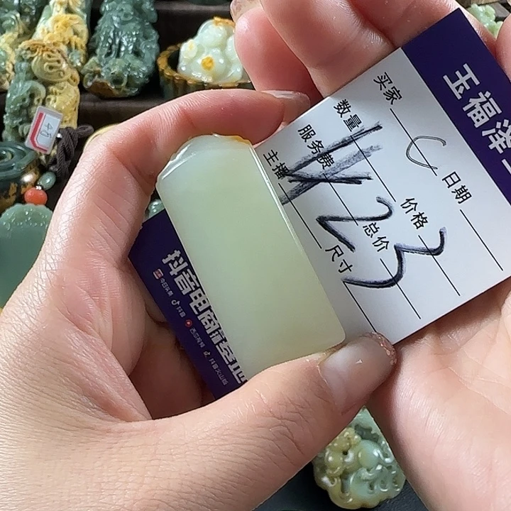 乌***！透闪石质玉未镶嵌挂件