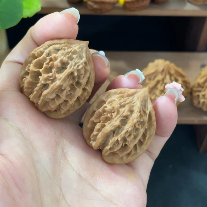 核桃把件秦岭核桃的品种繁多而