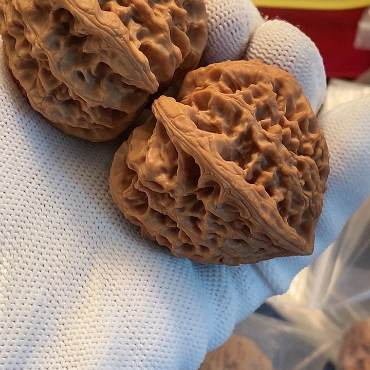 【闪购商品】文玩核桃吊坠蔡**哥狮子毛