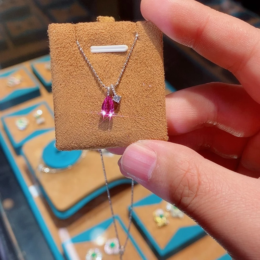 彩色蓝宝石颈饰18K金镶嵌1.034克拉