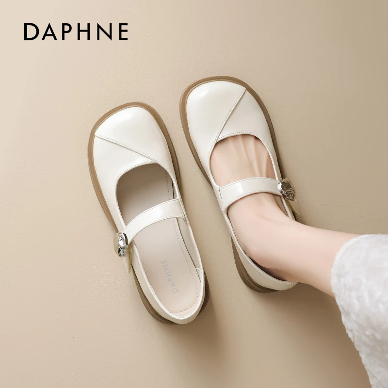 达芙妮白色玛丽珍鞋女2025秋冬新款软皮通勤小皮鞋配裙子浅口单鞋