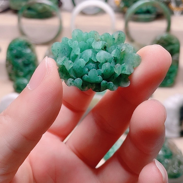 独山玉未镶嵌颈饰