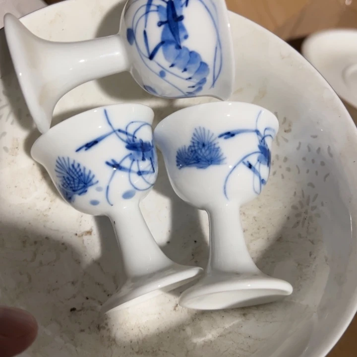 手绘高足酒杯三个