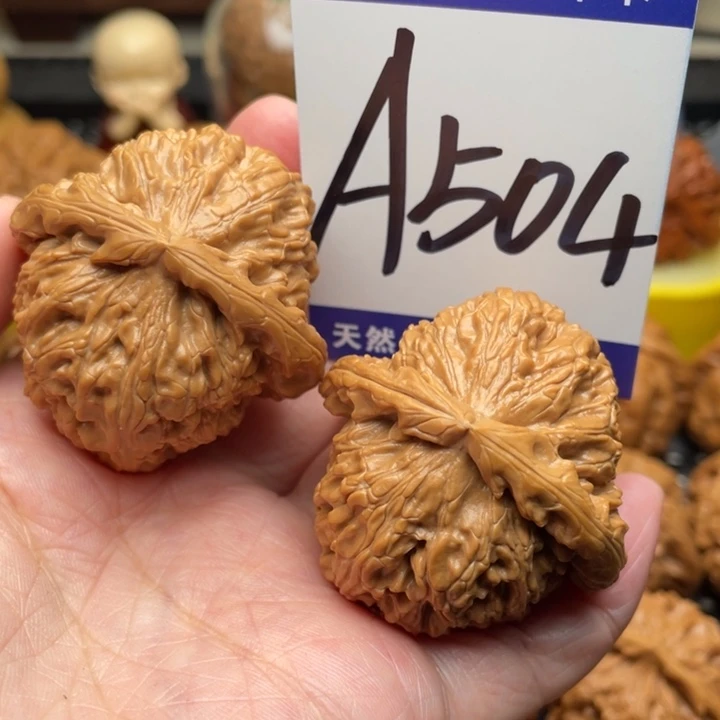 把件桃核白狮子42