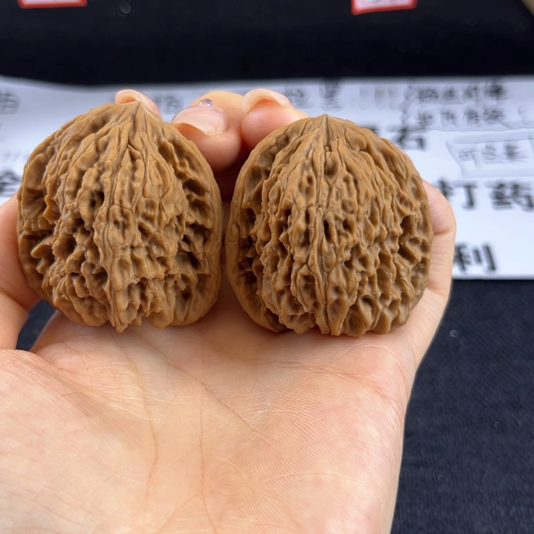 文玩核桃吊坠港***博核桃