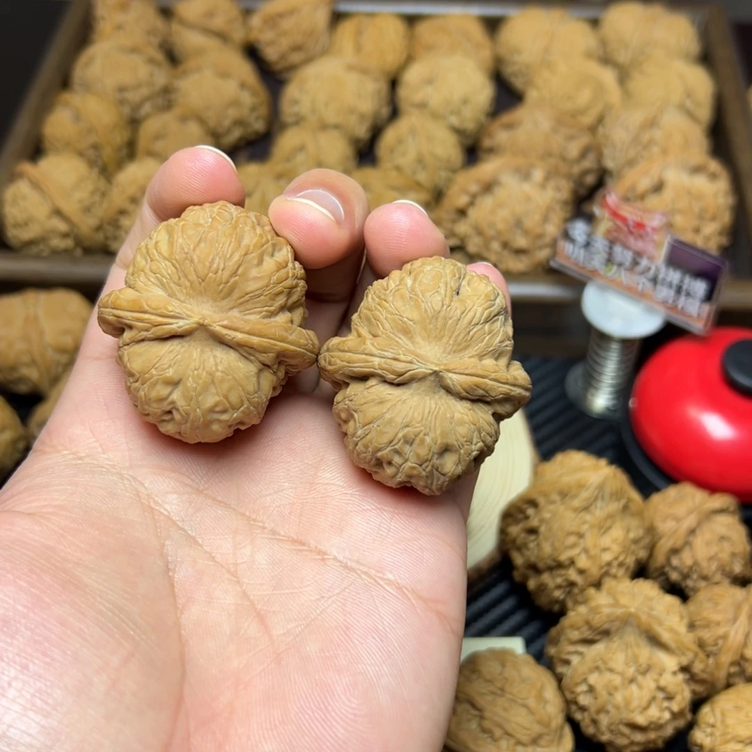 吊坠文玩核桃元宝有点点黄