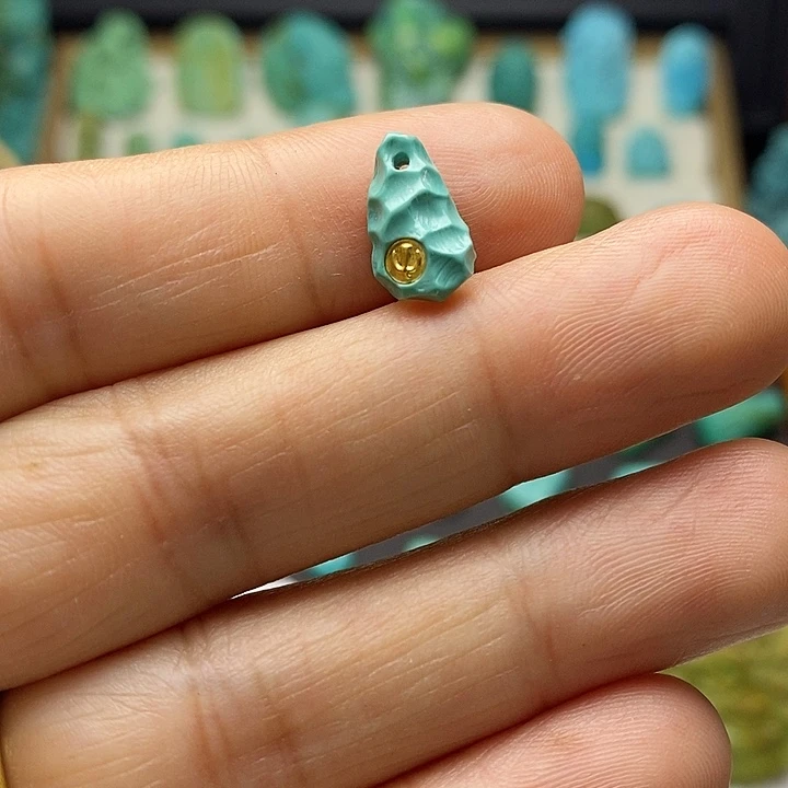 绿松石颈饰未镶嵌