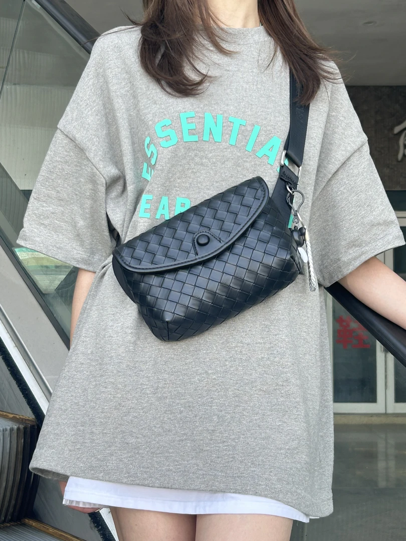2025新款网红夏季胸包女编制菱格单肩斜挎包时尚百搭女包腰包