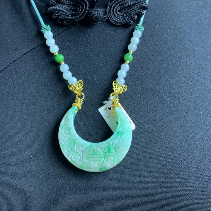 翡翠颈饰未镶嵌翡翠