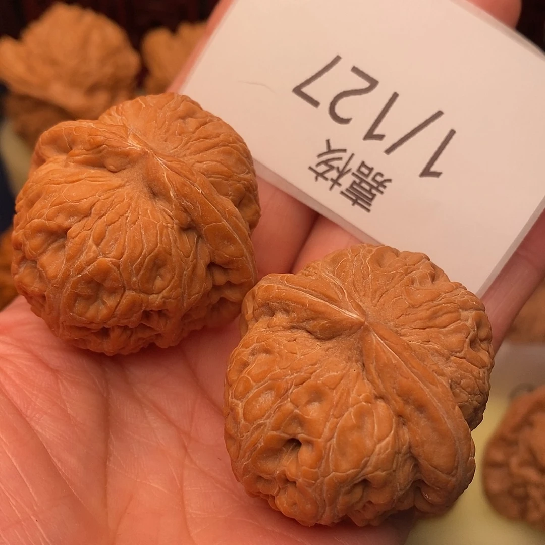 3***。文玩核桃把件42元宝